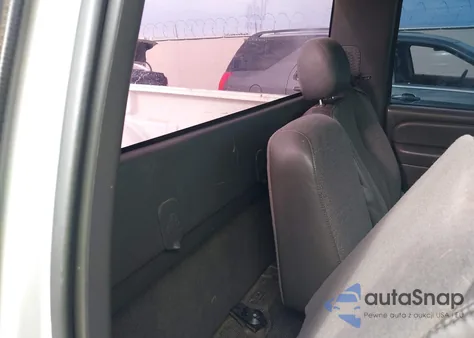 2004 Chevrolet Silverado C1500 из США, поврежденный, VIN 1GCEC14V74E398972